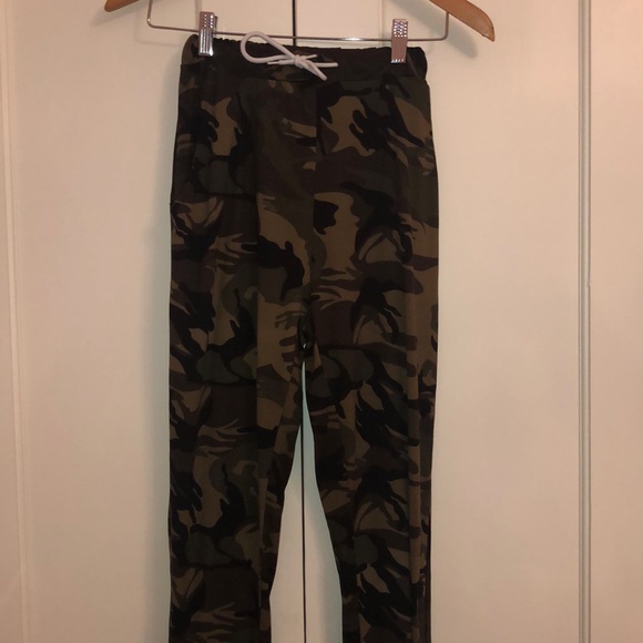 Pants - Camouflage sweatpants